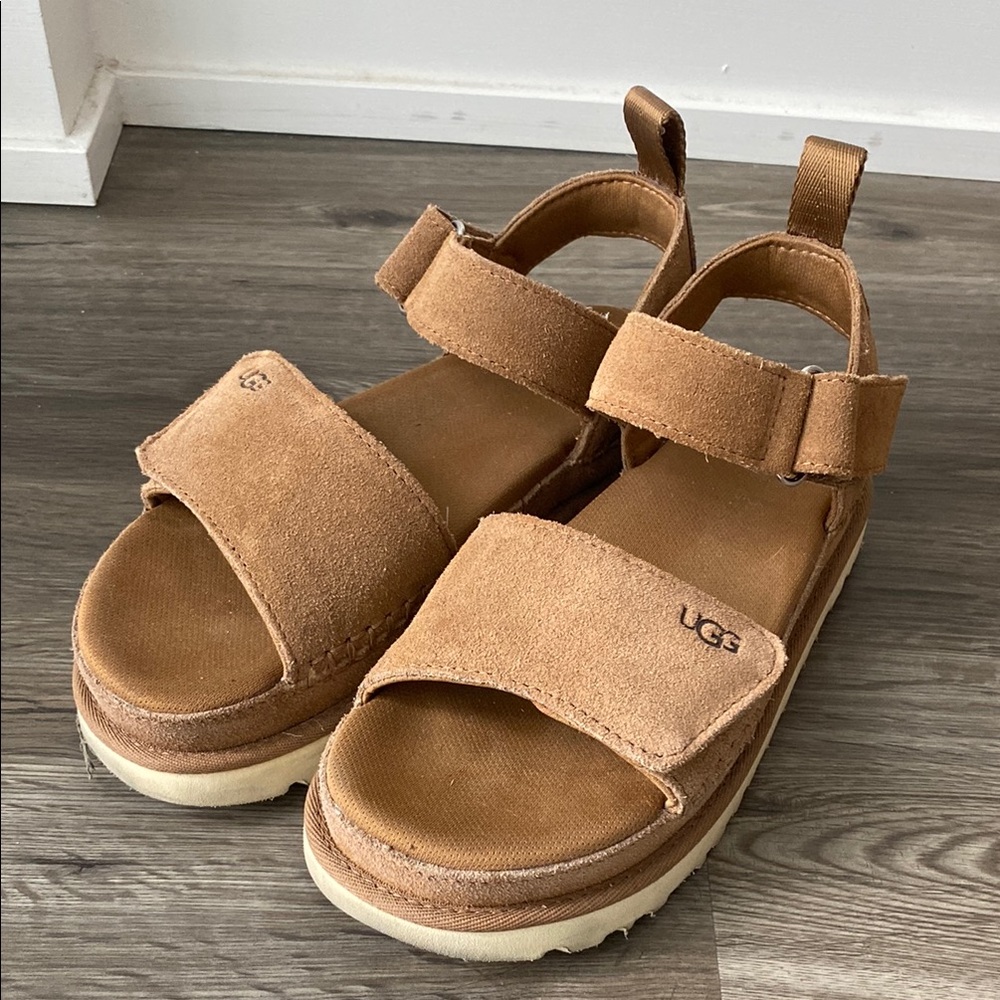 Chunky UGG Goldenstar Tan Sandals